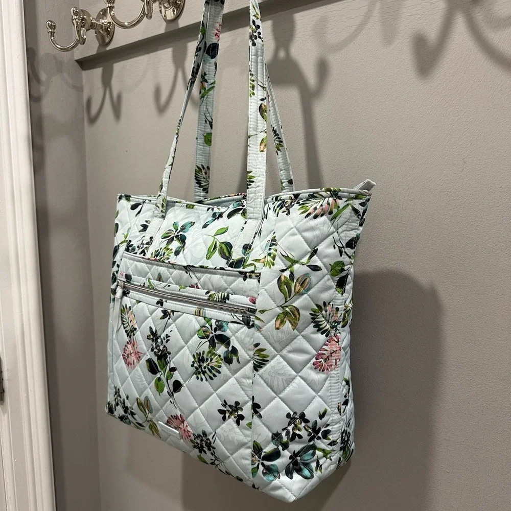 Vera Bradley Seawater Blooms Large Zippered Tote in Performance Twill (NWOT)